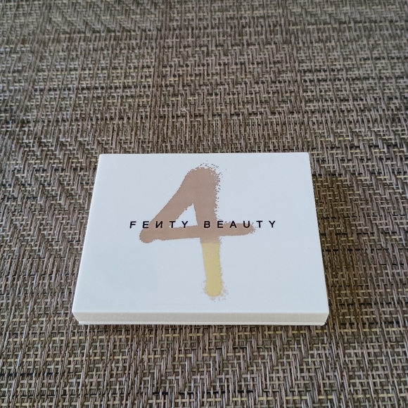 FENTY BEAUTY 4 Snap Shadows Mix & Match Eyeshadow Palette. Shade: 4 Rose. - Picture 2 of 4